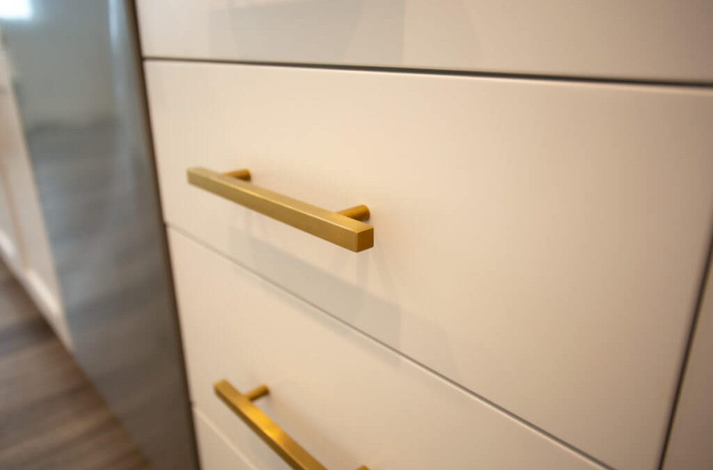 Kitchen Cabinet Hardware Guide for Cache Valley Homeowners: Knobs, Pulls, Hinges, and Finishes That Last